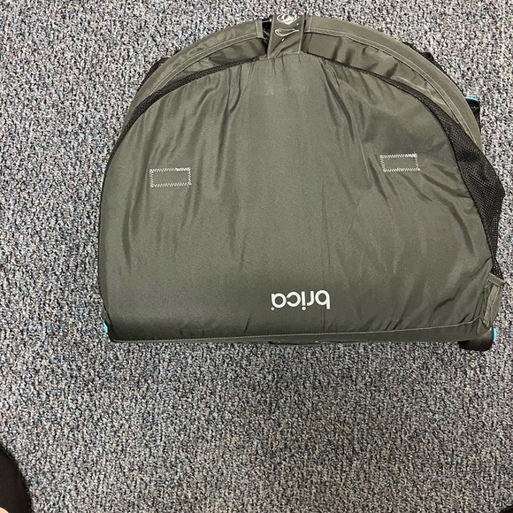 Folding travel bassinet - new - Picture 5 of 7